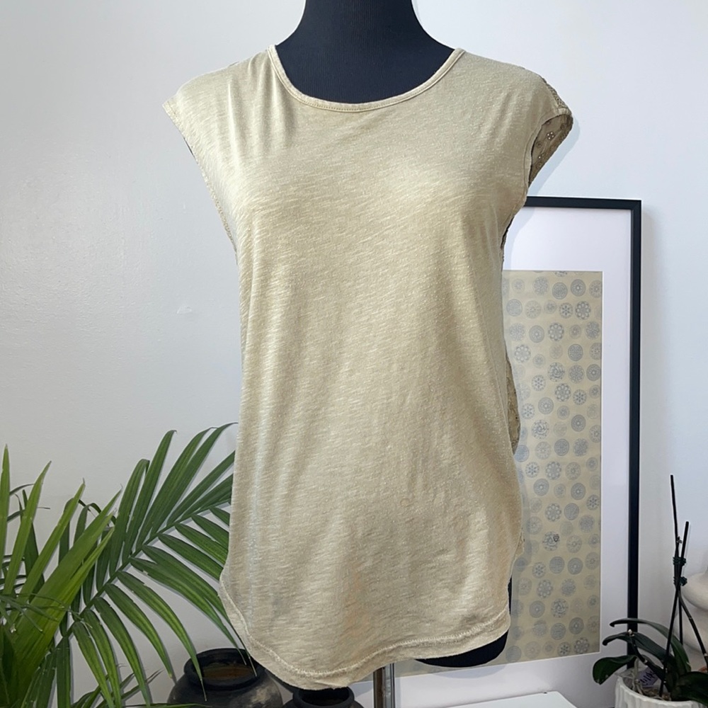 HINGE EMBROIDERED TANK TOP